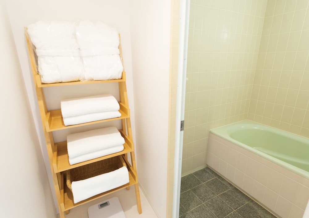 Bathroom amenities