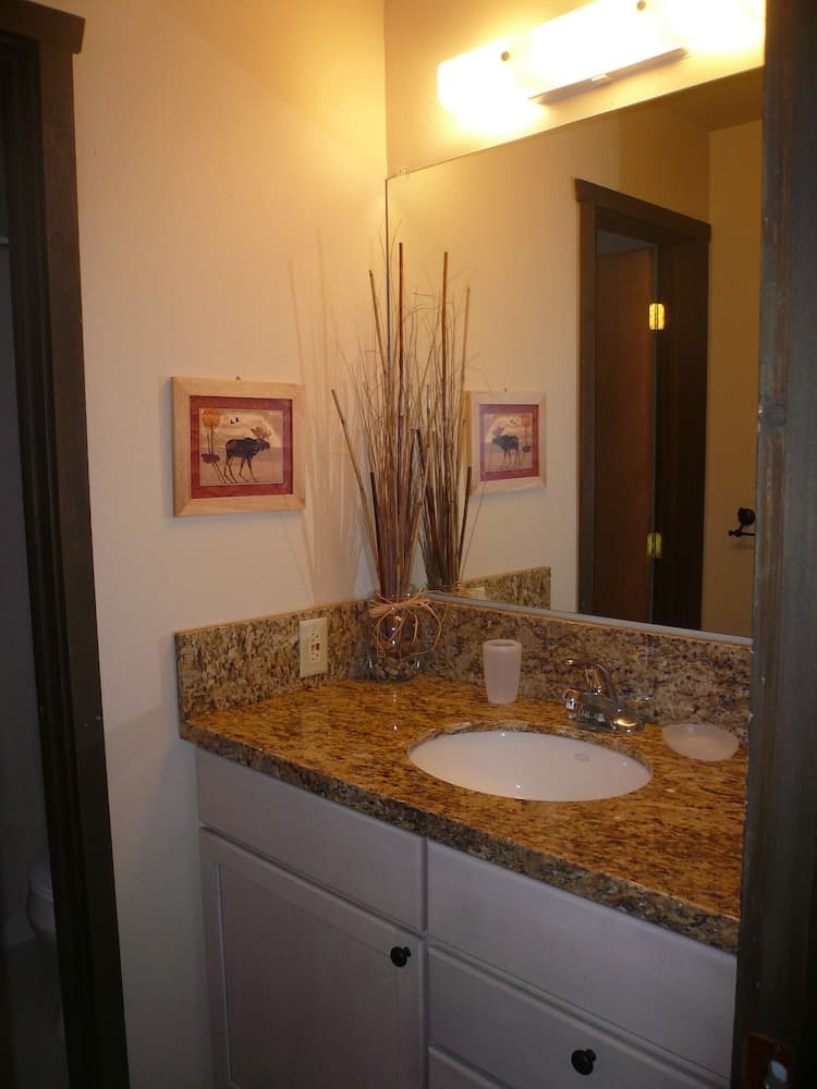 Bathroom sink