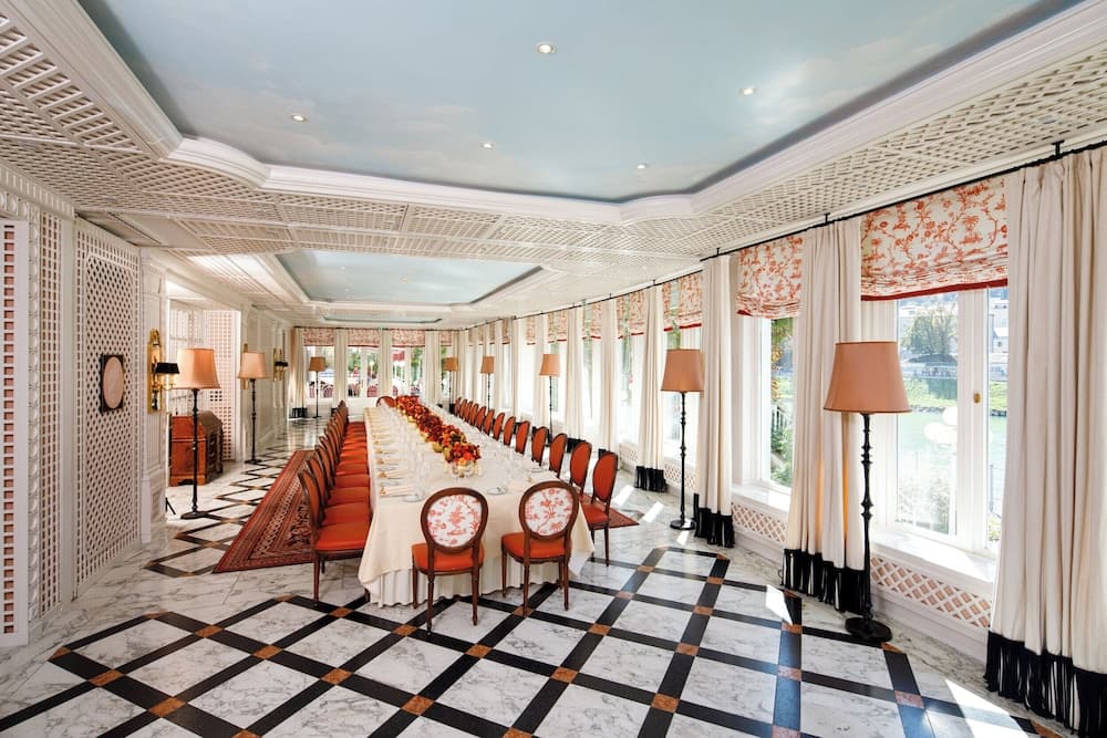 Banquet hall