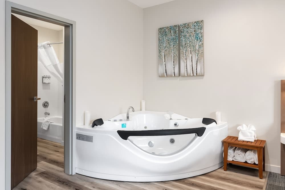 Private spa tub