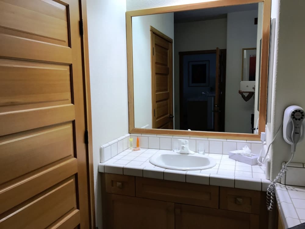 Bathroom sink