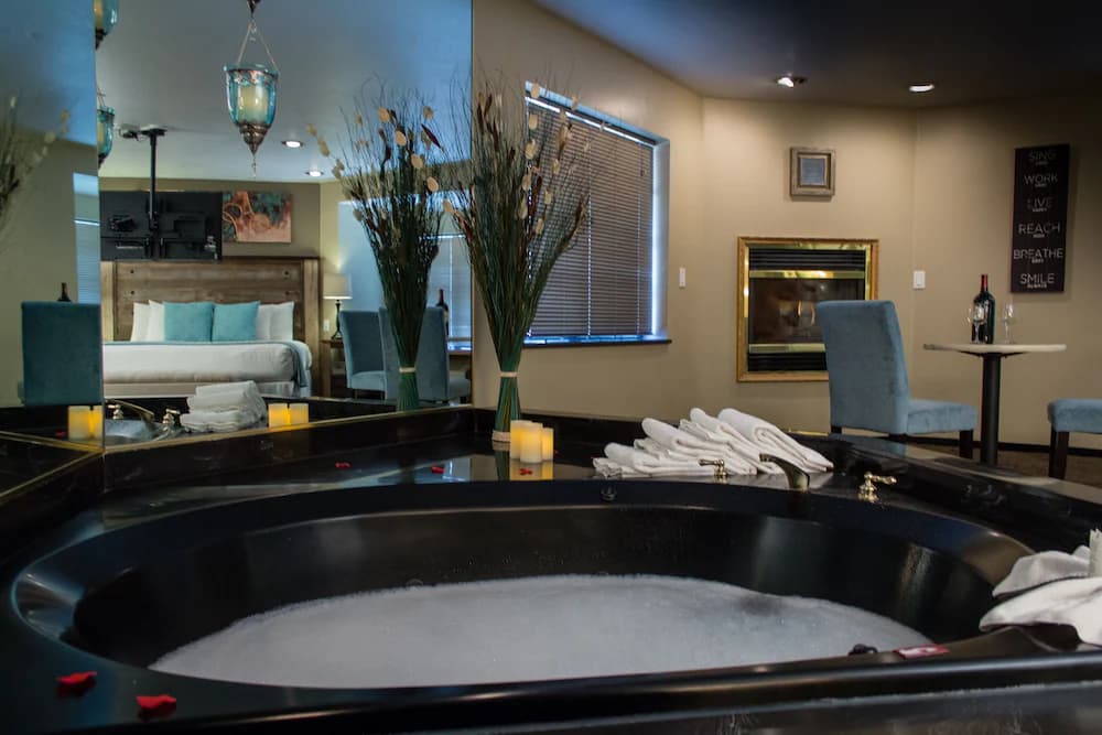 Deep soaking bathtub