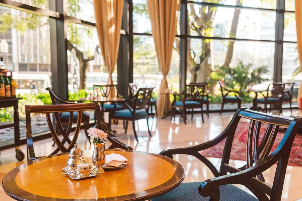 Lobby lounge