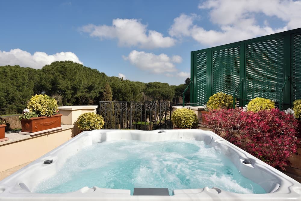 Private spa tub