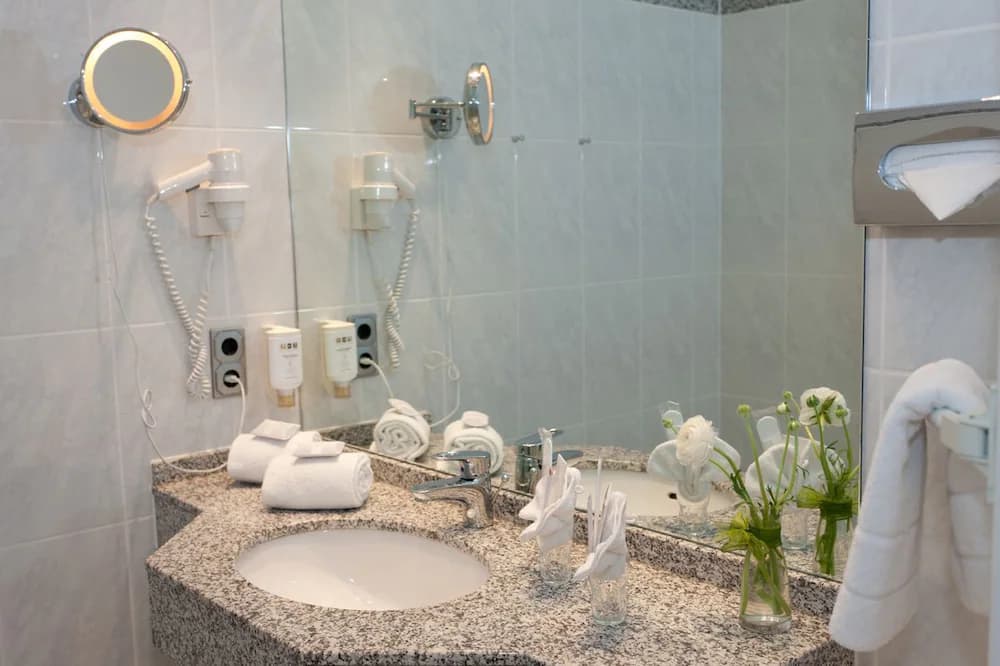 Bathroom sink