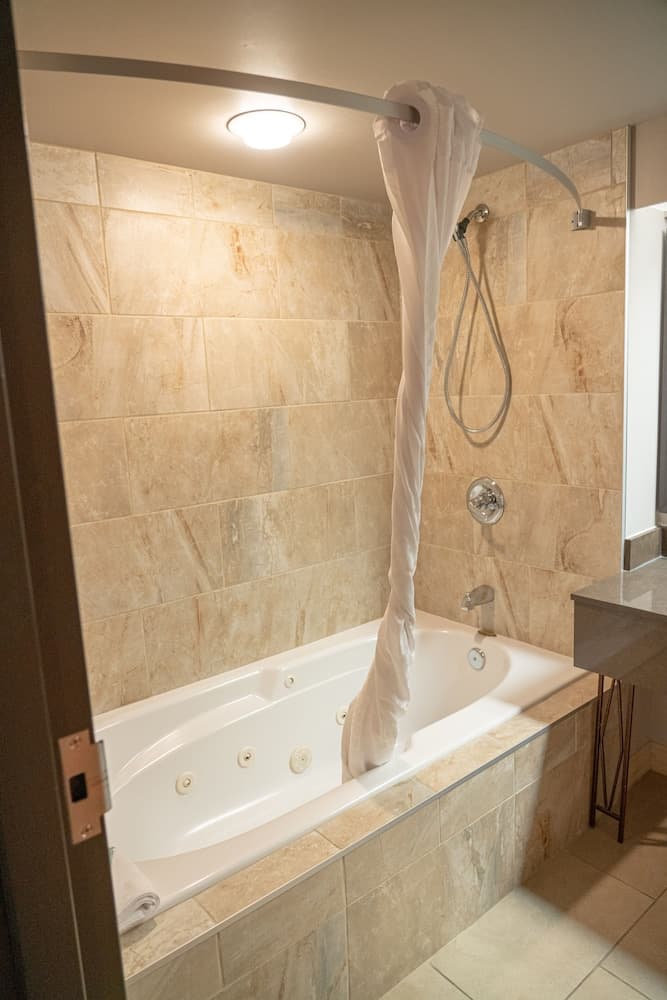 Jetted tub