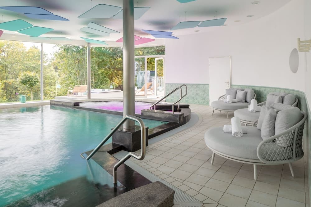 Exercise/lap pool