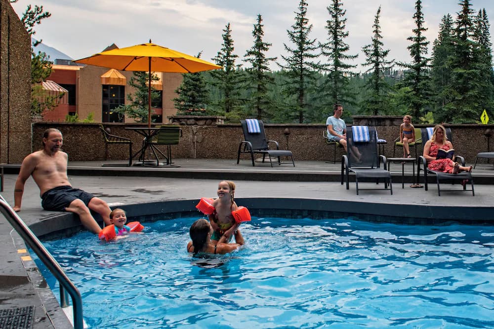 Indoor/outdoor pool