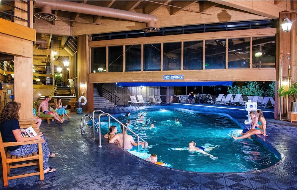 Indoor/outdoor pool