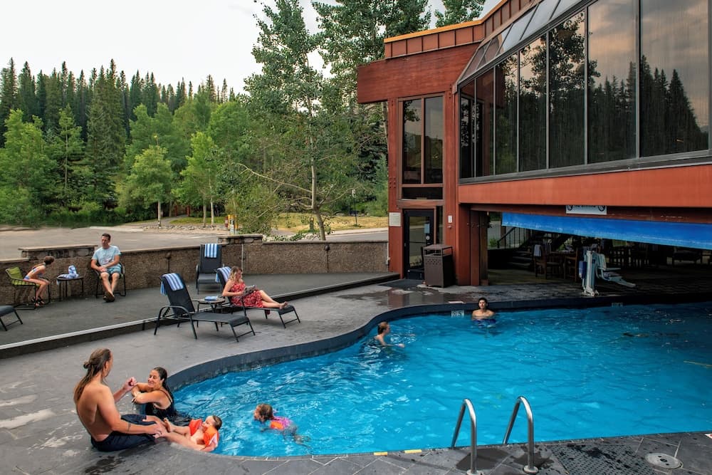 Indoor/outdoor pool