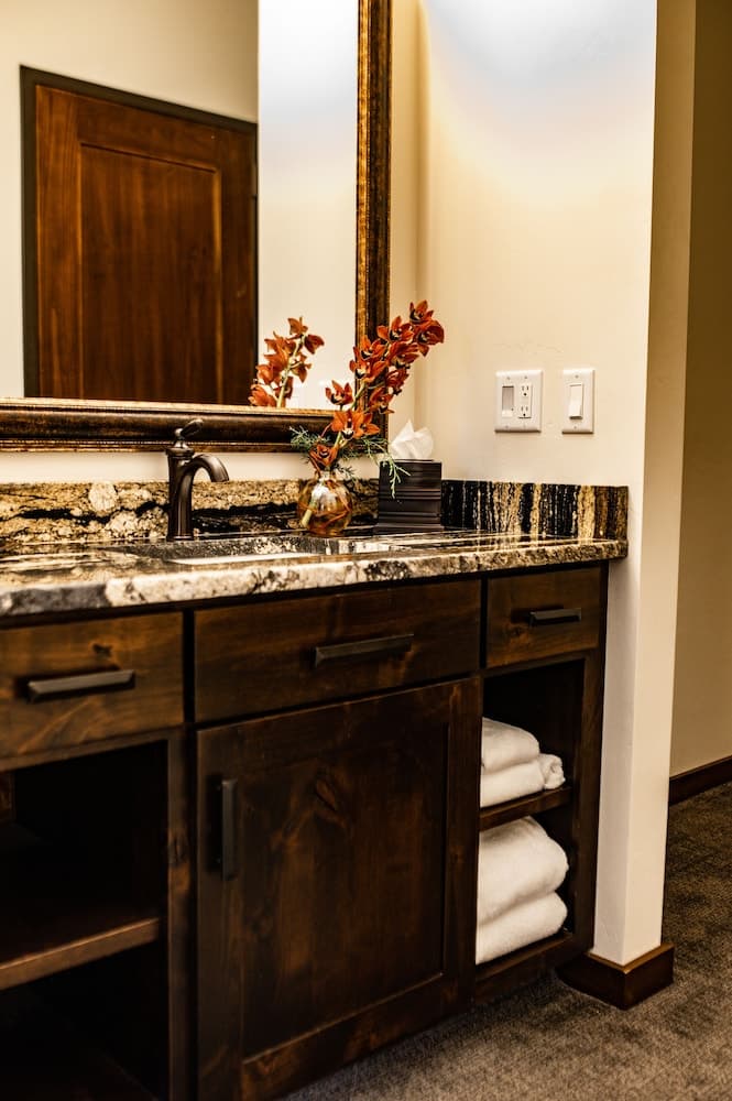 Bathroom sink