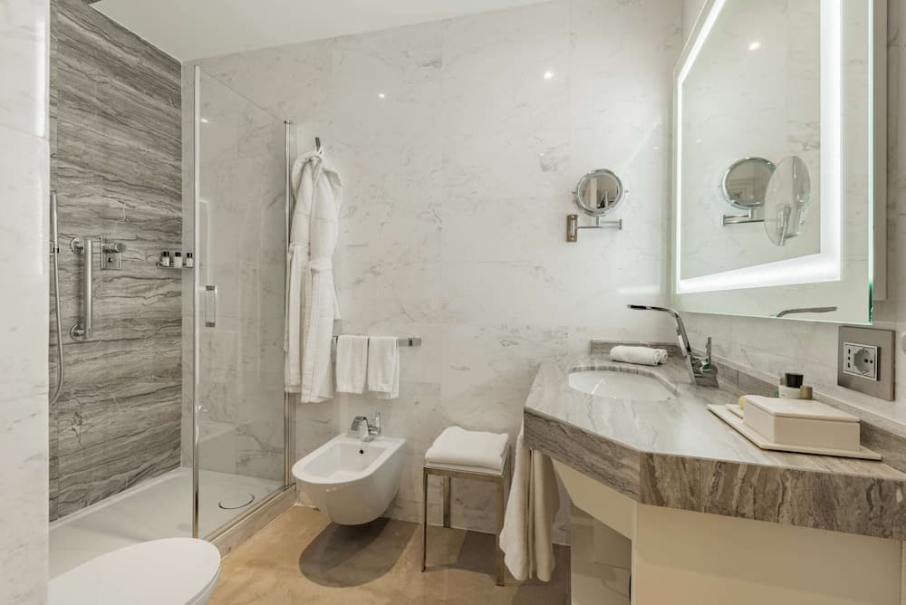 Bathroom shower