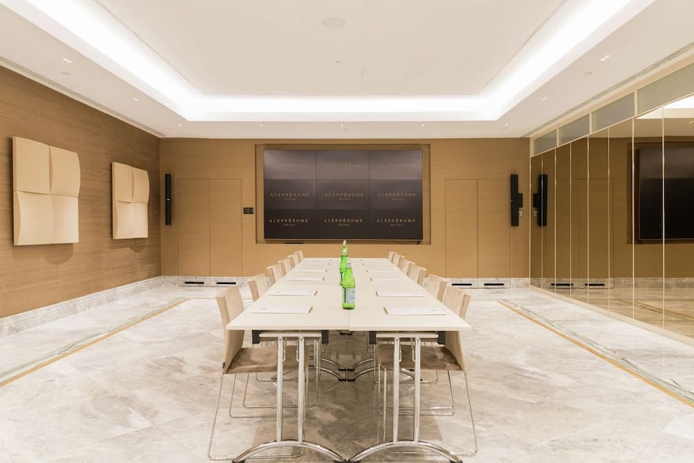Meeting facility