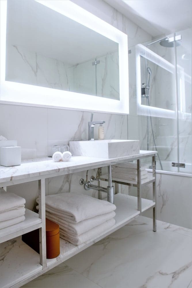 Bathroom shower