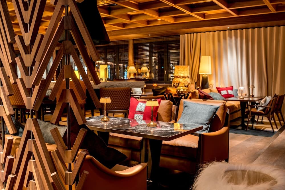Lobby lounge
