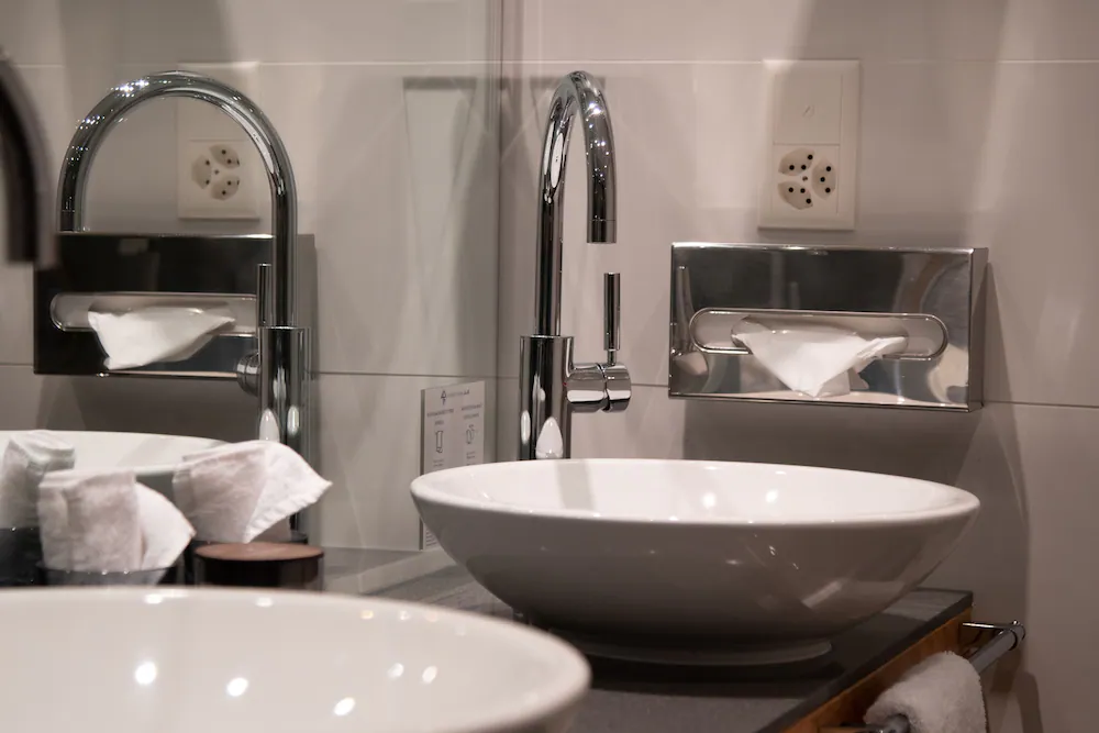 Bathroom sink