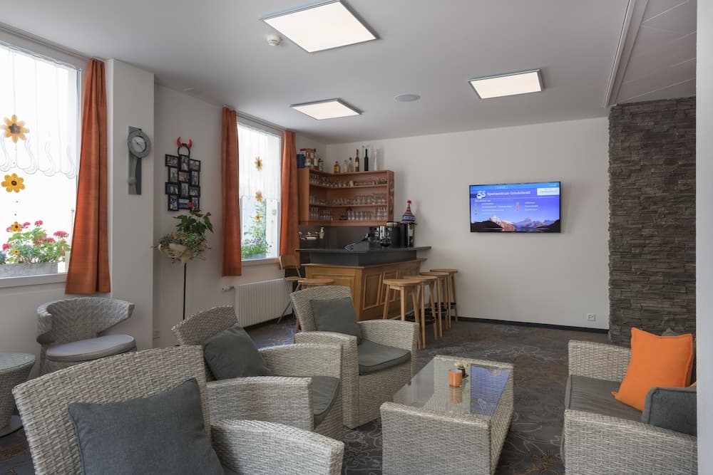 Lobby lounge