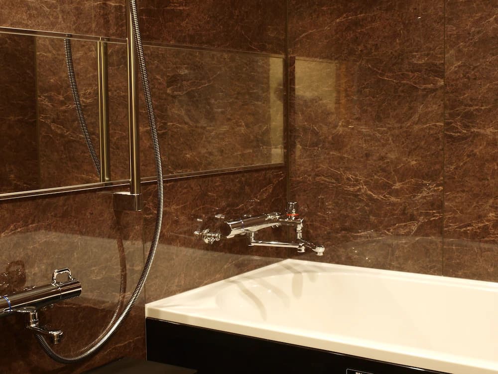 Bathroom amenities