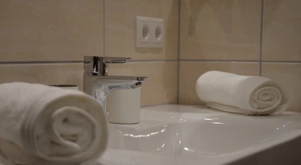 Bathroom sink