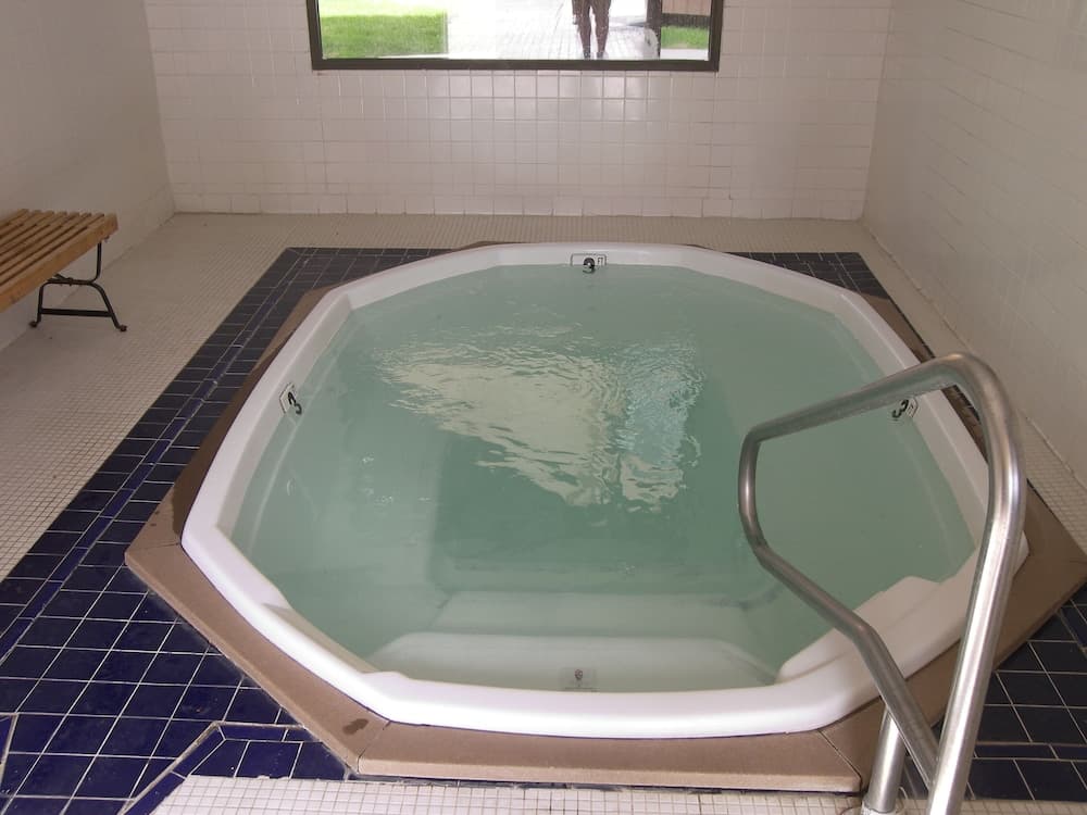 Indoor spa tub