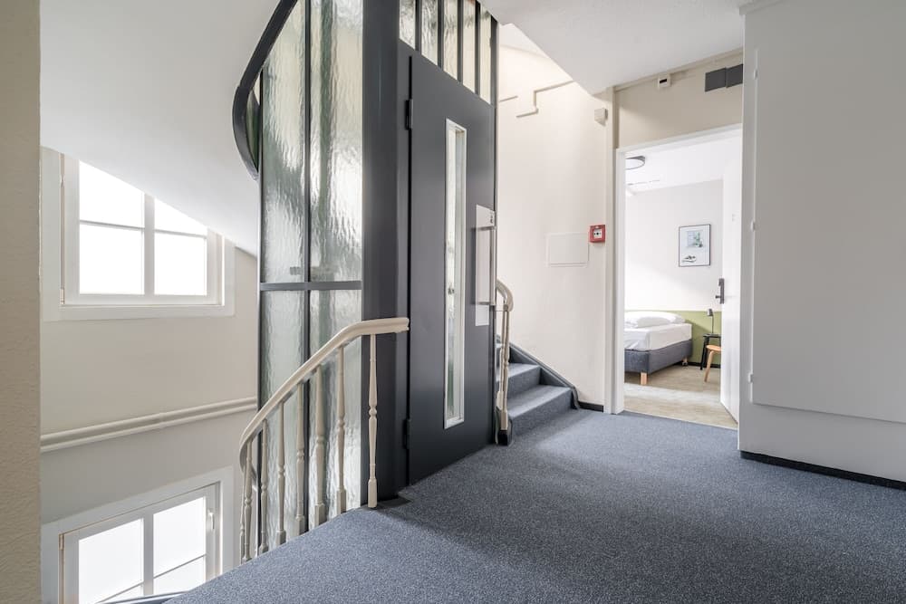 Handrails in stairways