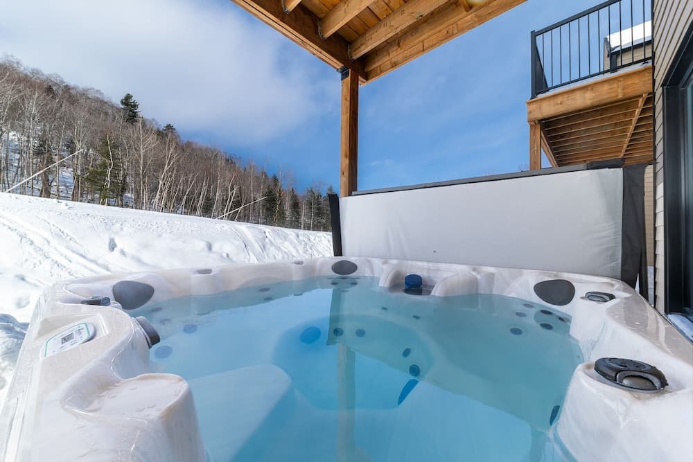 Private spa tub