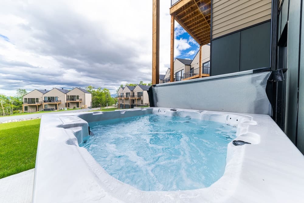 Private spa tub
