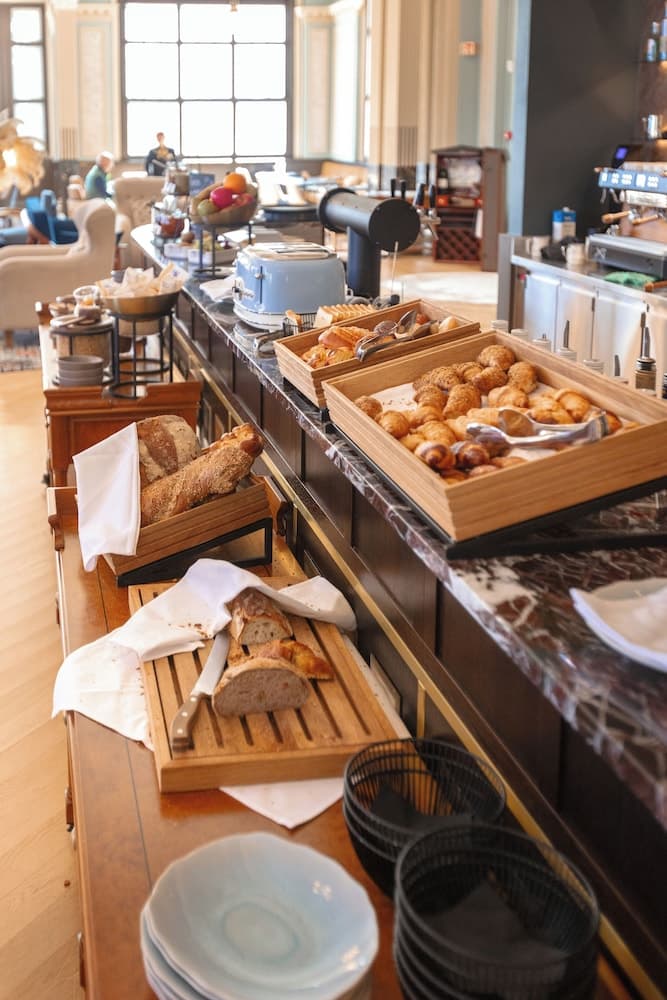 Breakfast buffet