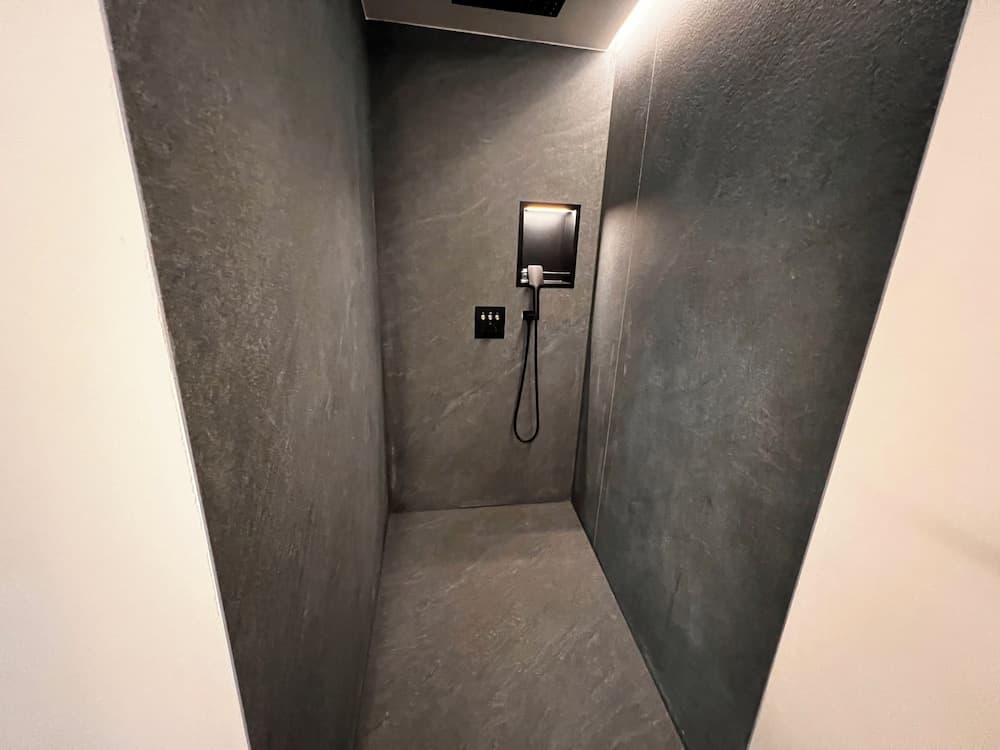 Bathroom shower