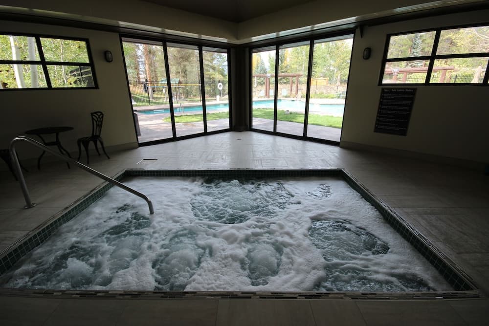 Indoor spa tub