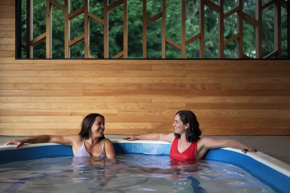 Outdoor spa tub