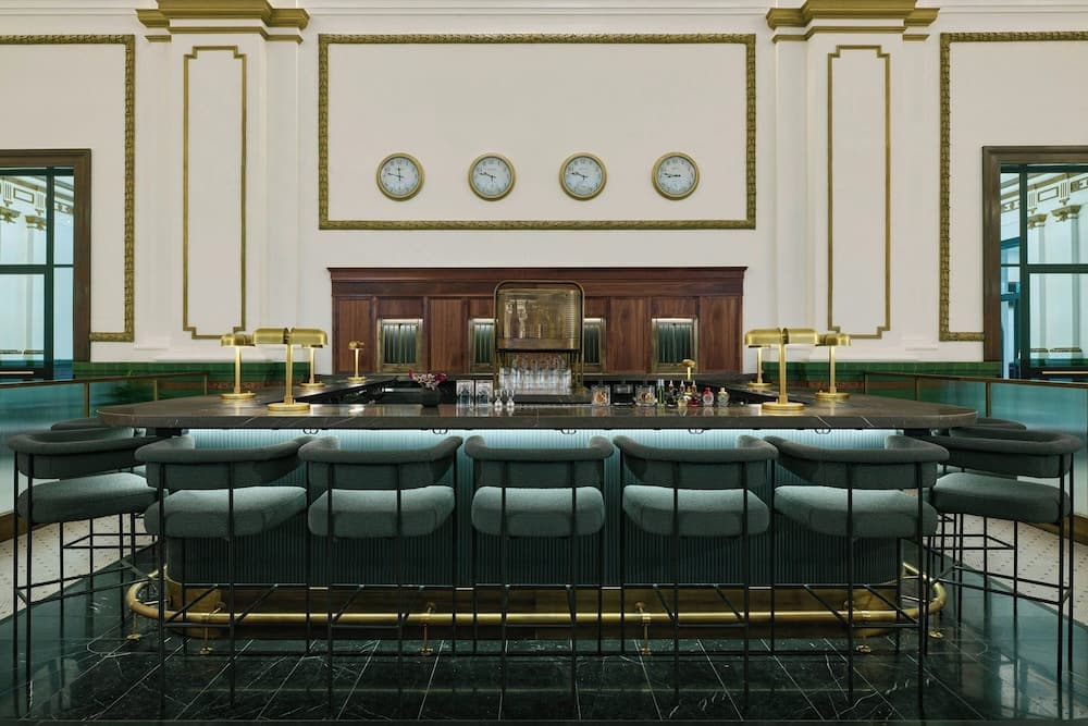 Lobby lounge