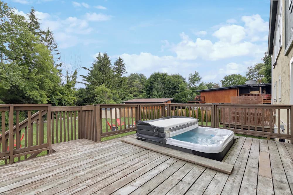 Private spa tub