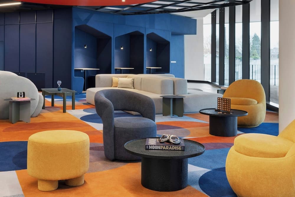 Lobby lounge