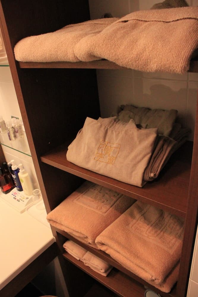 Bathroom amenities