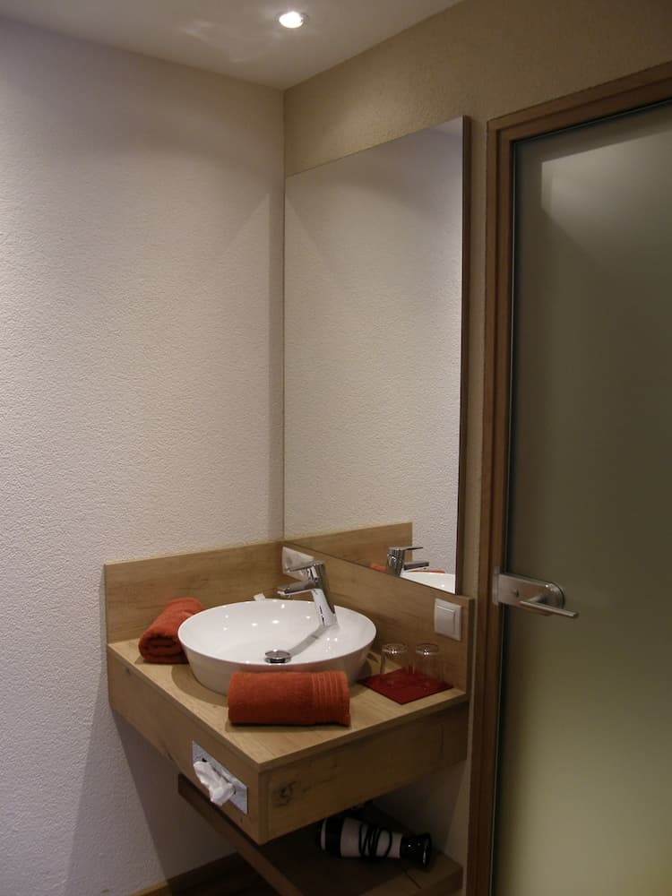 Bathroom sink