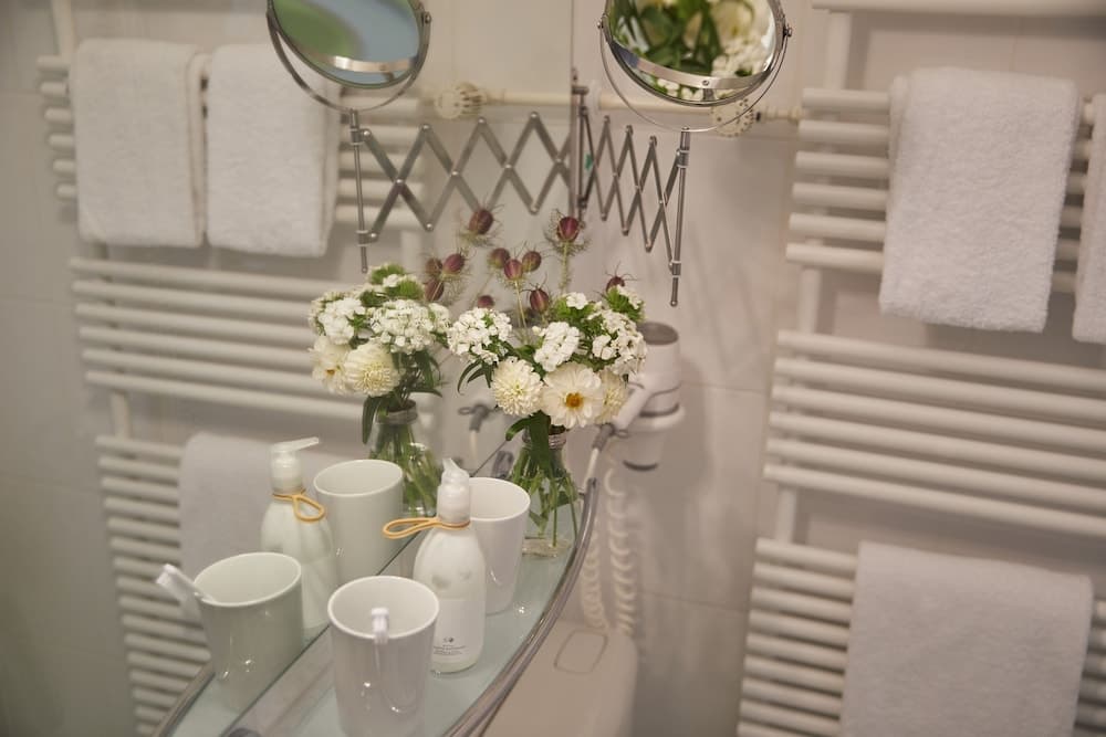 Bathroom amenities