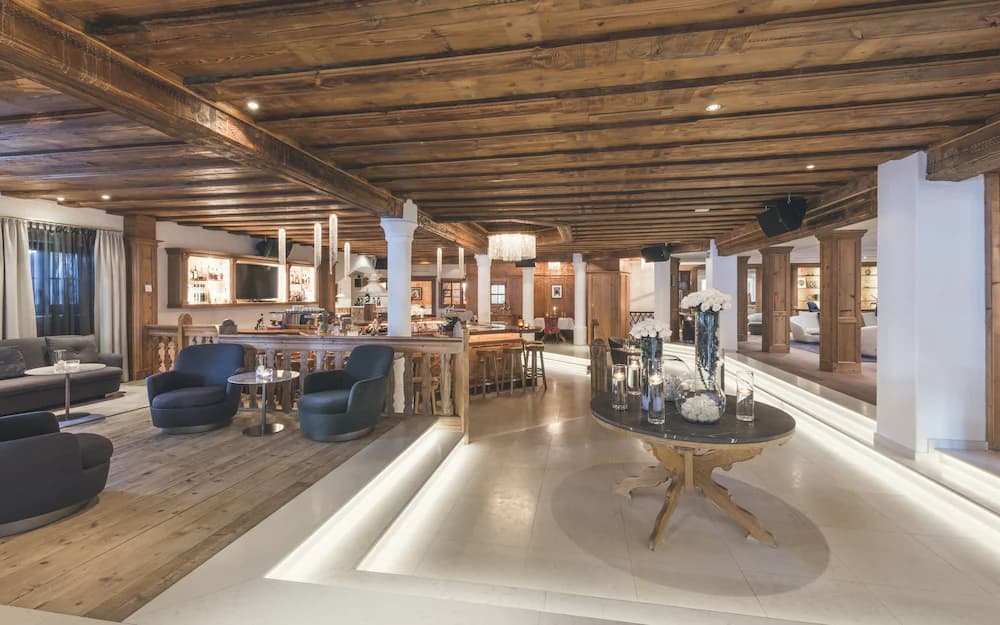 Lobby lounge