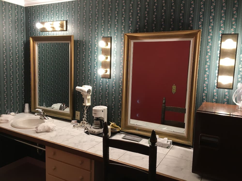 Bathroom sink