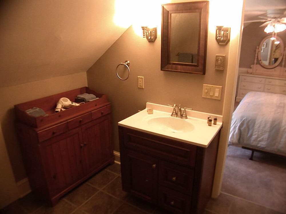 Bathroom sink