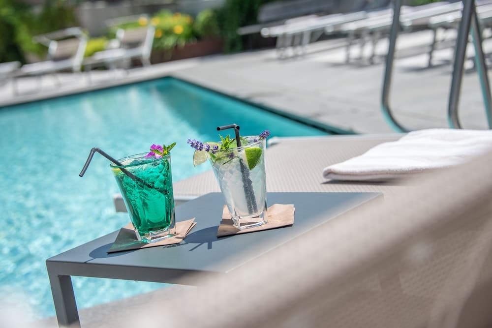 Poolside bar