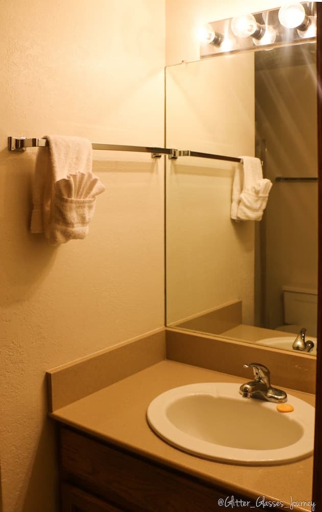 Bathroom sink