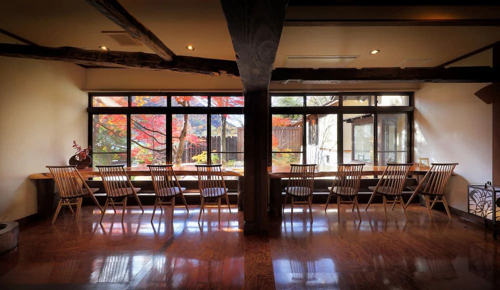 Lobby lounge
