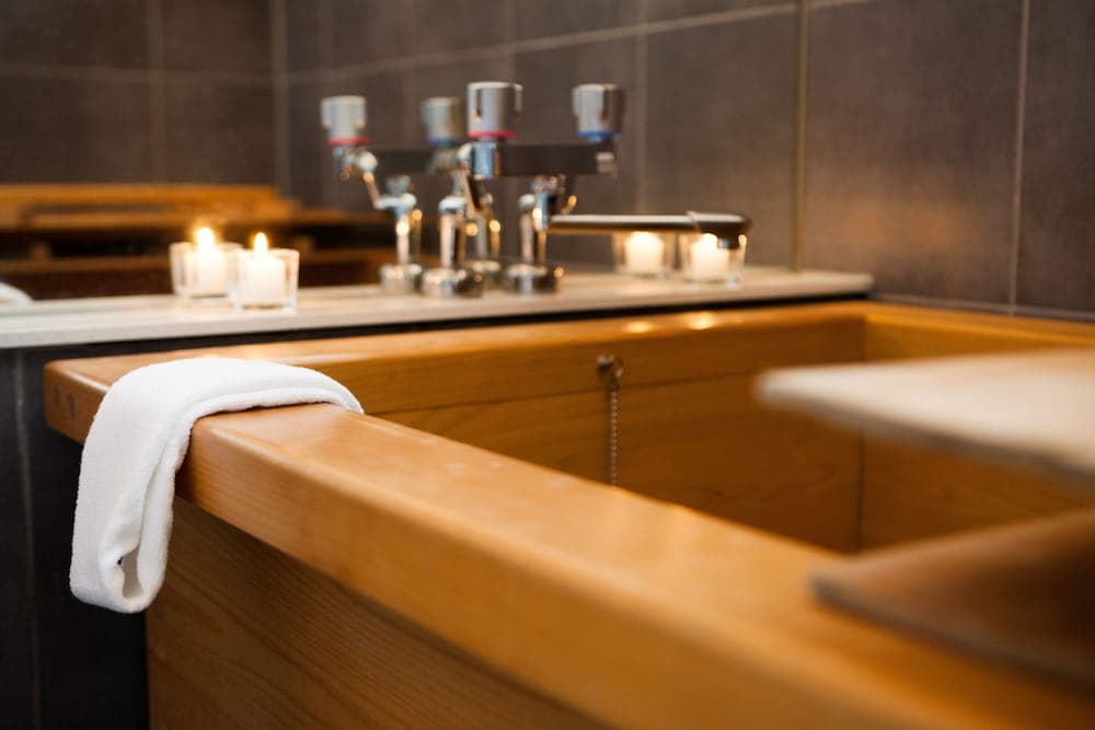Indoor spa tub