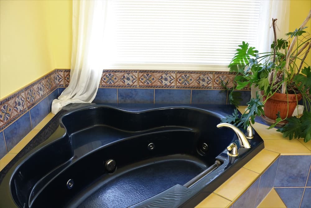 Jetted tub