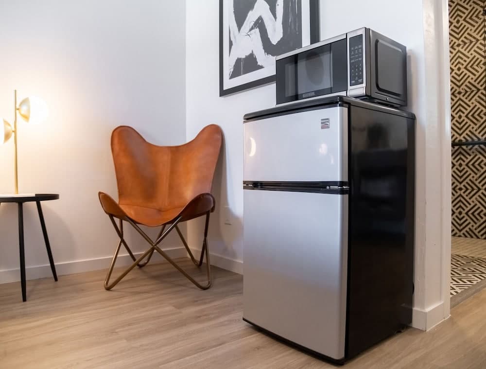 Mini-refrigerator