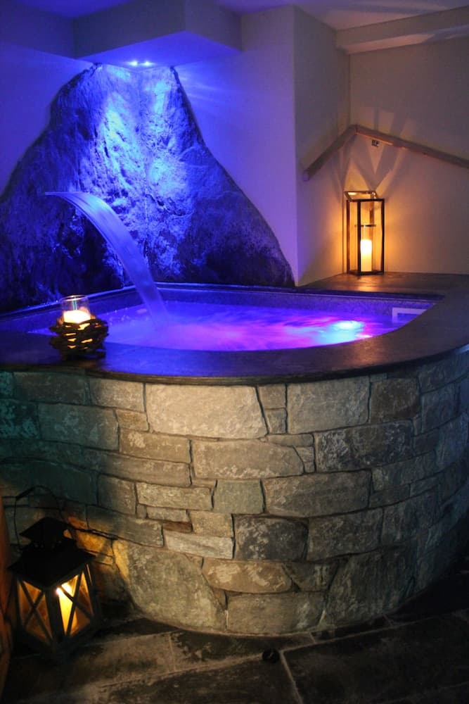 Jetted tub