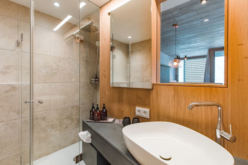 Bathroom shower