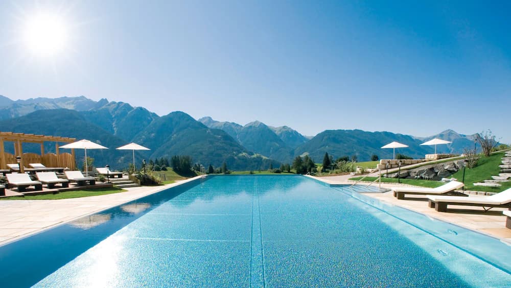 Infinity pool