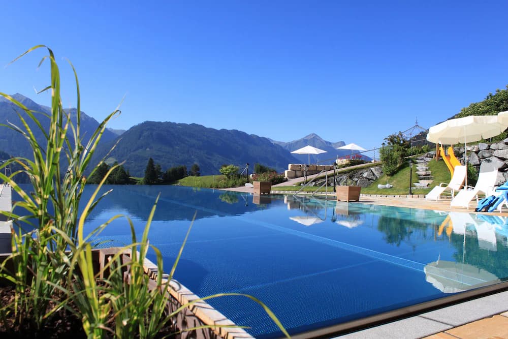 Infinity pool